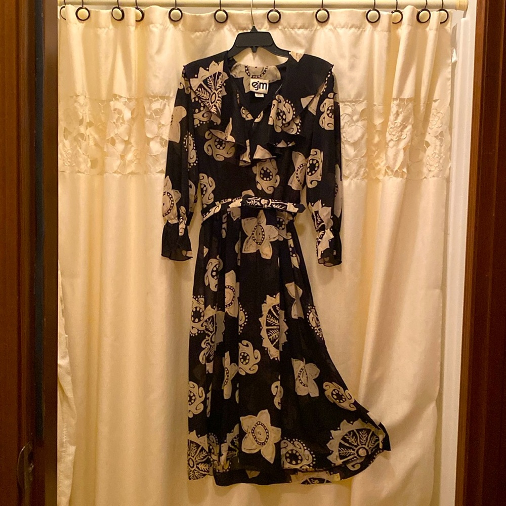 Woman’s Dress by EJM, Black with Ivory & Light Brown hints Size 6